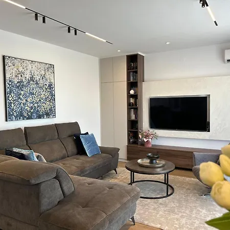 Marr Apartment