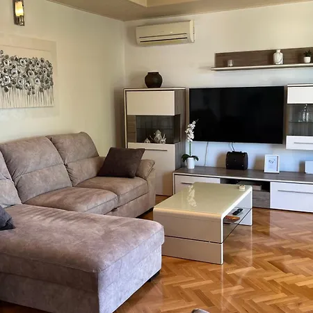 Apartment Marr *