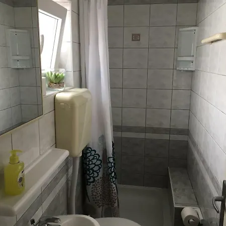 Marr Apartment *