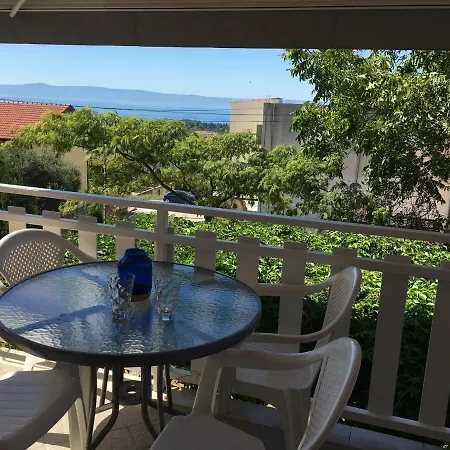 Marr Apartment *